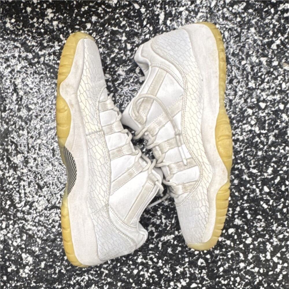 Jordan Air Jordan 11 White Gold Snakeskin Boys US 8Y Mid Top Sneakers